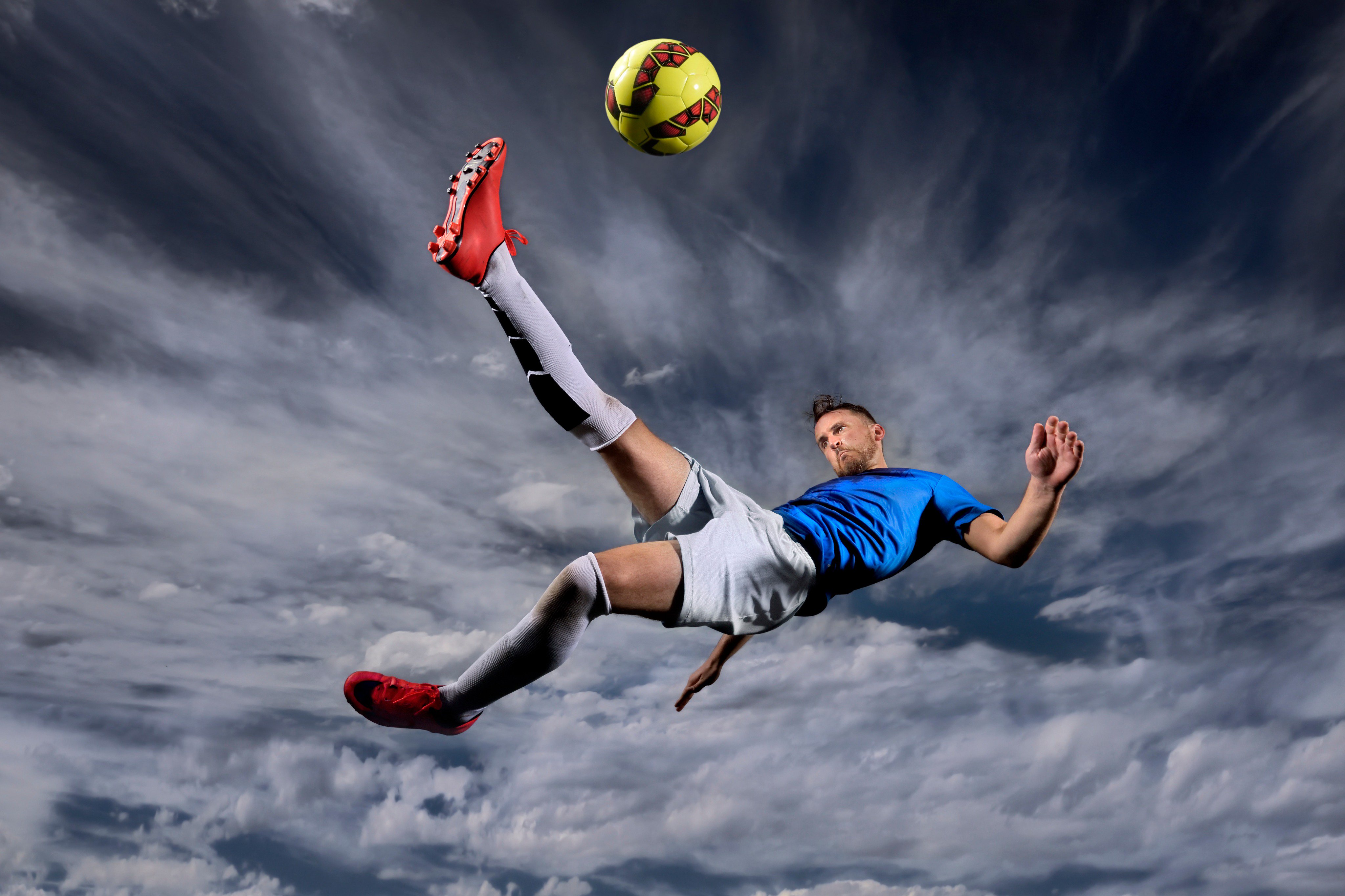 7人被驱逐，打到观众席！华子25+6，狼队双塔轰45+33胜坏孩子军团.